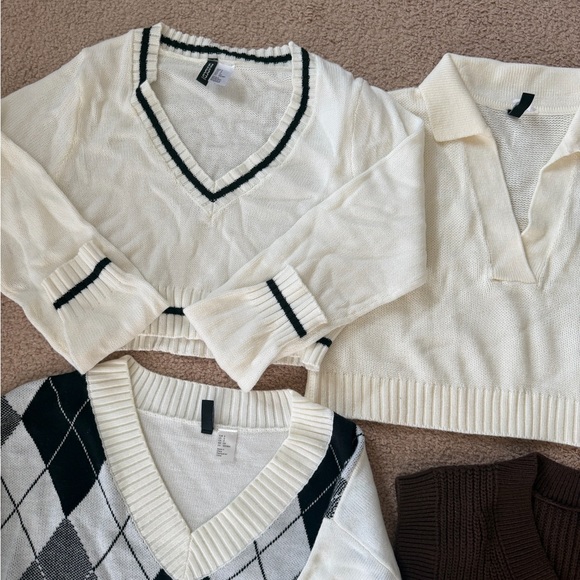 Women’s Sweater Bundle - Picture 5 of 7